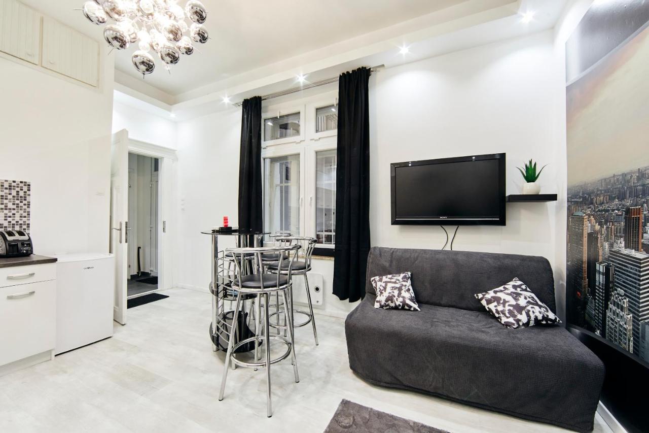 Garibaldi Apartment Budapest Eksteriør billede